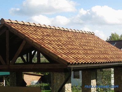 Како да се покрие покривот на Арбор - изборот на кров (+ фотографии)