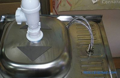 Како да се соберат мијалник сифон во кујната