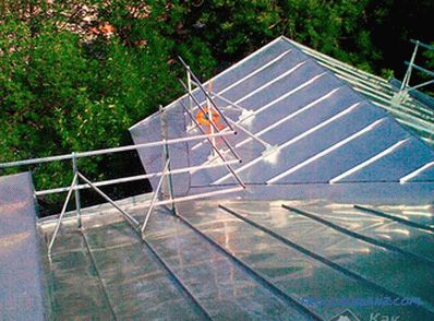 Како да се покрие покривот со железо - инсталација на метален покрив + слика