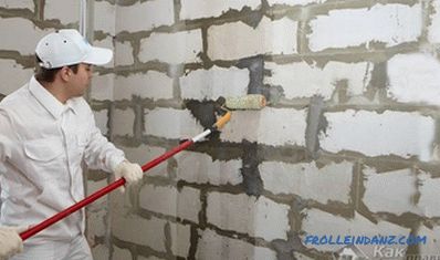 Како да ги измазнете ѕидовите на пена блок