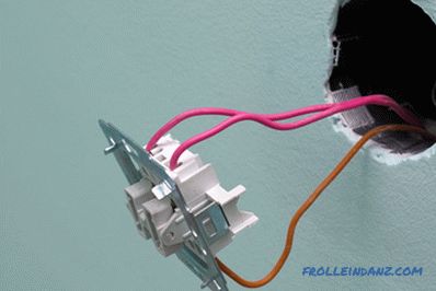 Како да го поврзете прекинувачот за светлата со две копчиња + Фото