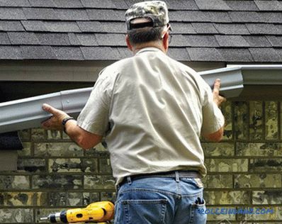 Како да ги поправите дренажите до покривот
