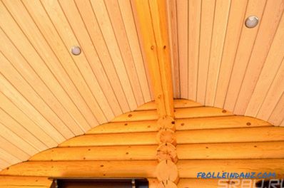 Како да се обложи таванот во дрвена куќа - најдобрите решенија