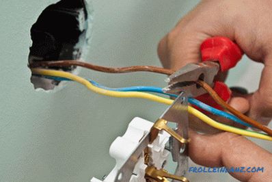 Како да го поврзете штекерот со електричната мрежа