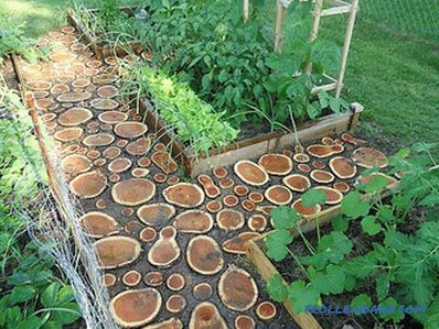 Градинарски патеки направени од дрво со свои раце